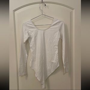 White scoop-neck longsleeve bodysuit